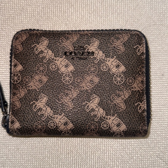 NWOT, Coach Horse and Carriage zip around Wallet in brown / tan . - Picture 1 of 8